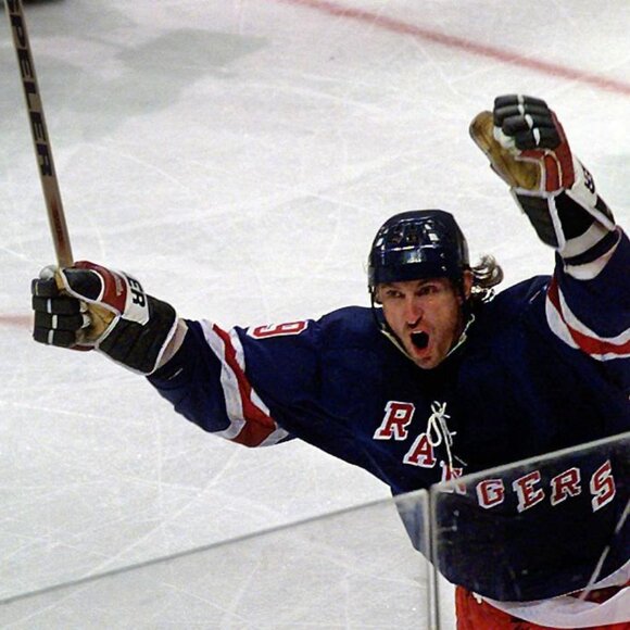 Wayne Gretzky signed New York Rangers autographed NHL hockey puck +case COA 840A - Picture 5 of 7